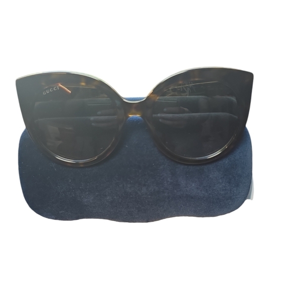 *NWOT* Gucci Sunglasses slight cat eye - Picture 2 of 6